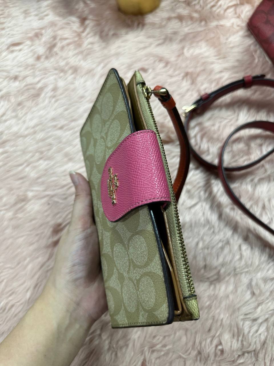 AUTHENTIC/ORIGINAL Preloved COACH Phone Tech Wallet Khaki Pink
