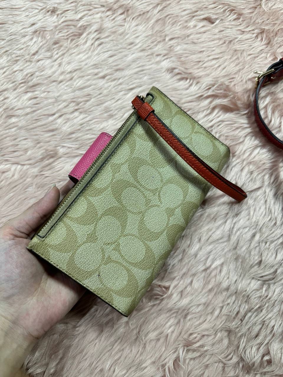 AUTHENTIC/ORIGINAL Preloved COACH Phone Tech Wallet Khaki Pink