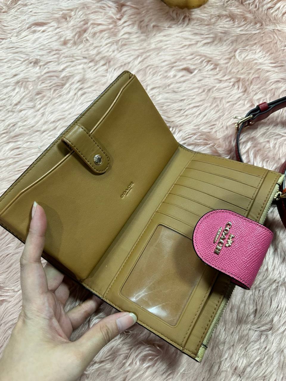 AUTHENTIC/ORIGINAL Preloved COACH Phone Tech Wallet Khaki Pink