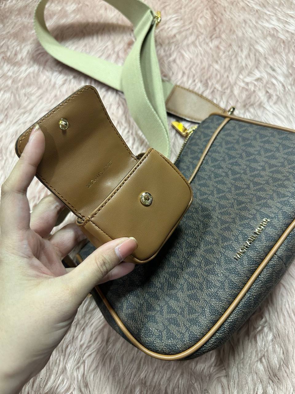 AUTHENTIC/ORIGINAL Preloved MK Jet Set Medium Signature Logo Crossbody Brown Bag with Case for AirPods