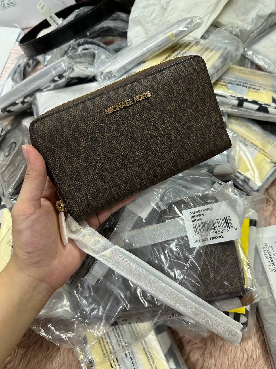 ORIG & IMPORTED MICHAEL KORS MK Jet Set Large Multifunction Phone Case Wristlet Wallet Brown