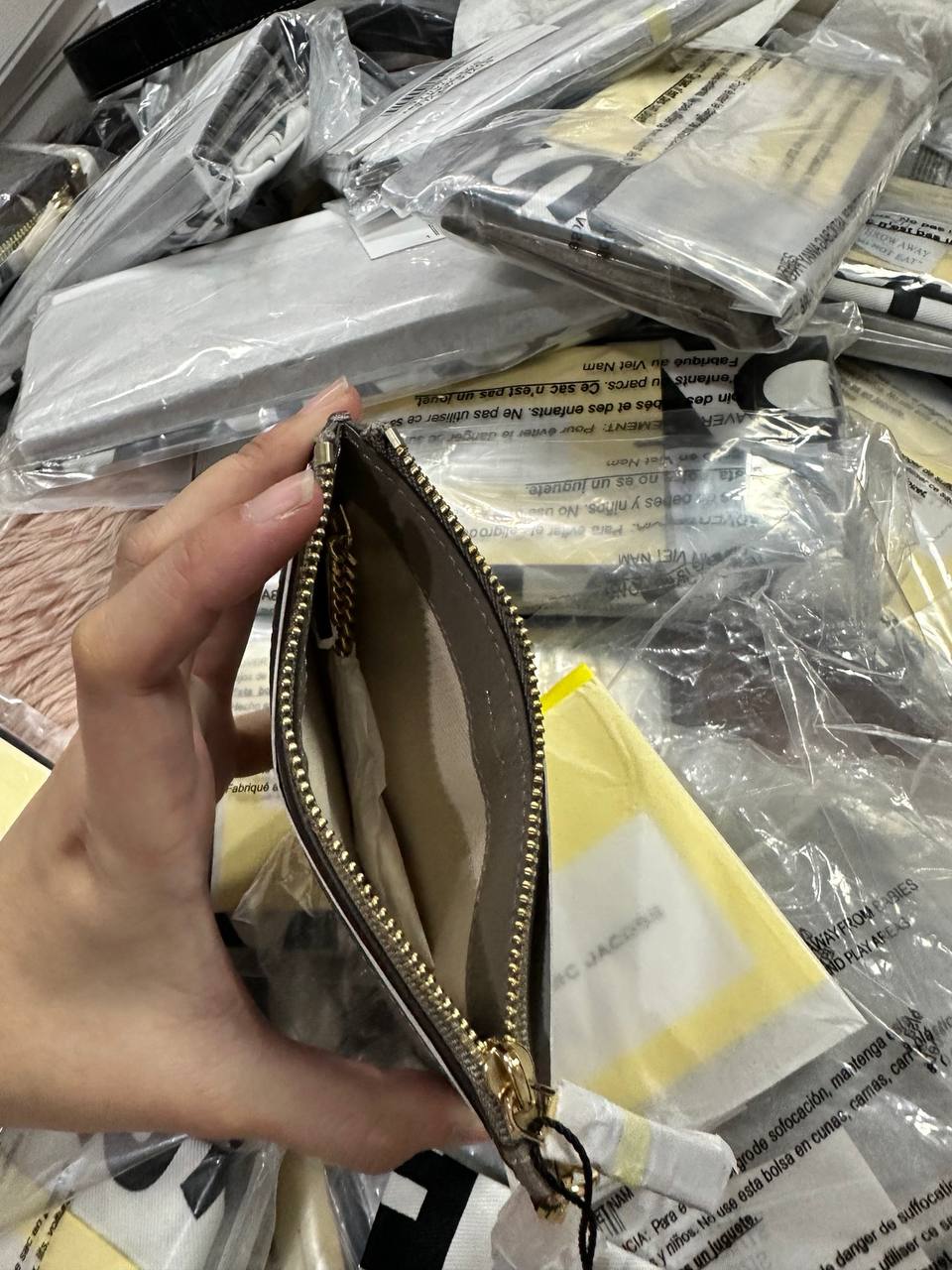 ORIG & IMPORTED MARC JACOBS MJ The Top Zip Wristlet Wallet Taupe / Black