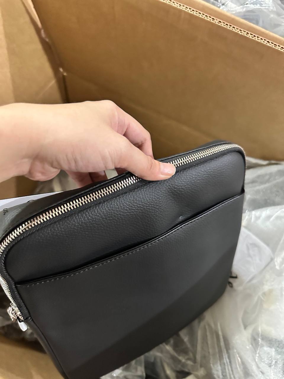 ORIG & IMPORTED LacosteL Flat Crossover Men Bag Black