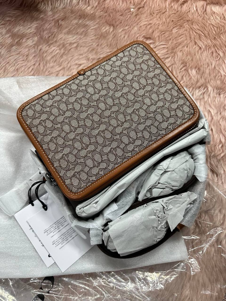 ORIG COACH RETAIL CHARTER CROSSBODY 24 IN MICRO SIGNATURE JACQUARD BROWN
