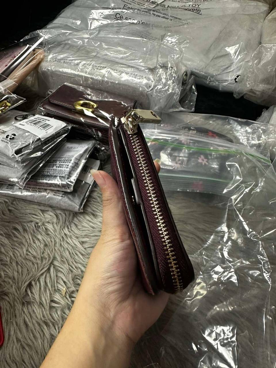 ORIG & IMPORTED Kate Spade KS Eva Small L-Zip Bifold Wallet in Cherrywood Red