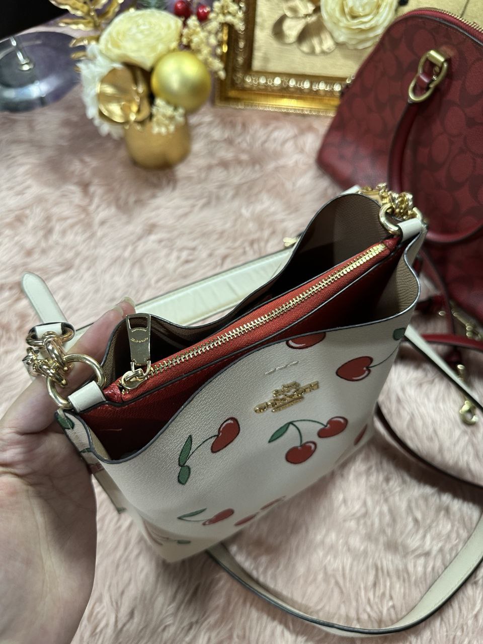 ORIG Preloved Coach Mollie Bucket 22 With Heart Cherry Print Crossbody Bag White