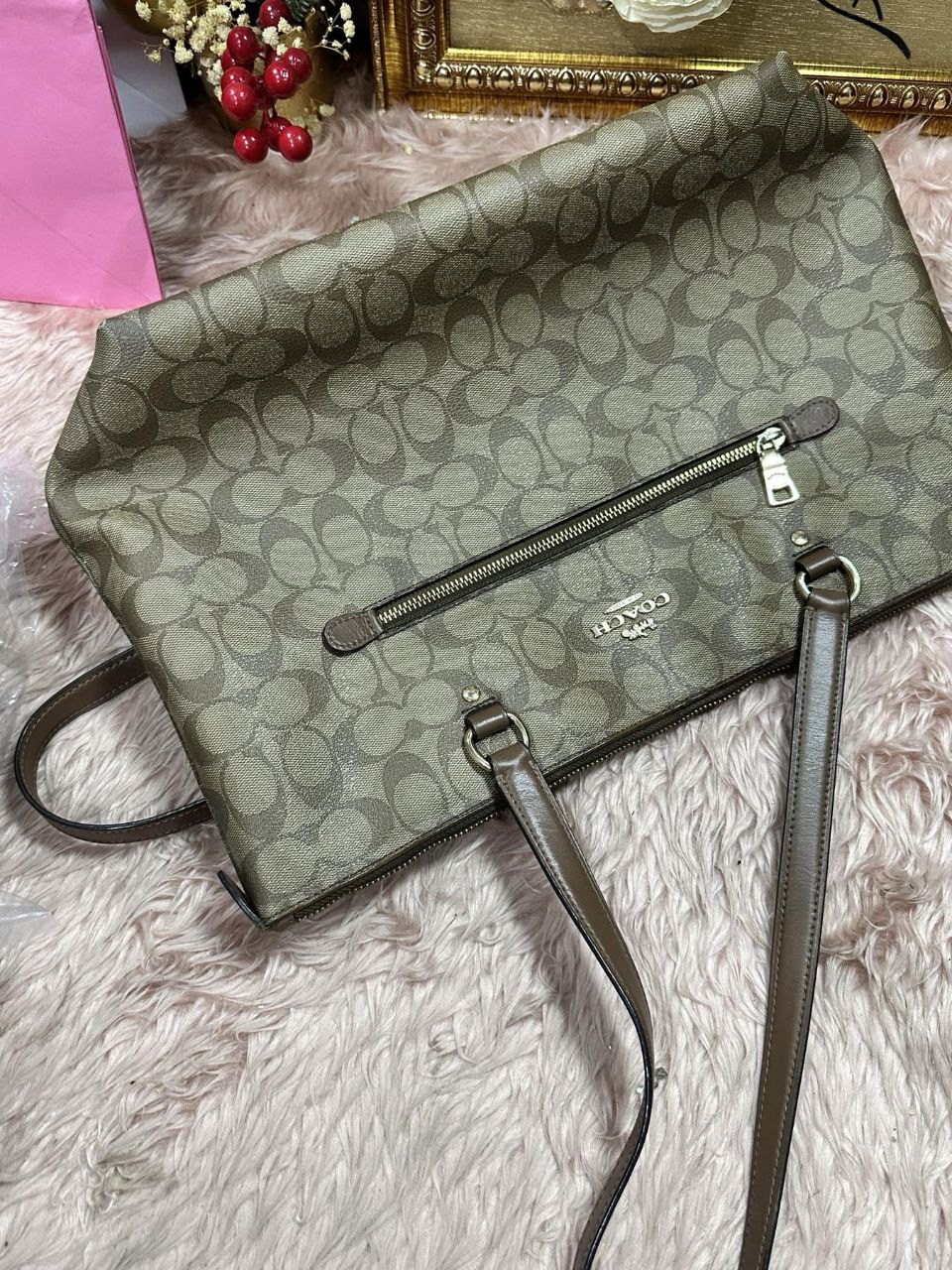ORIG Preloved Coach Gallery Tote In Signature Canvas Khaki Brown Bag