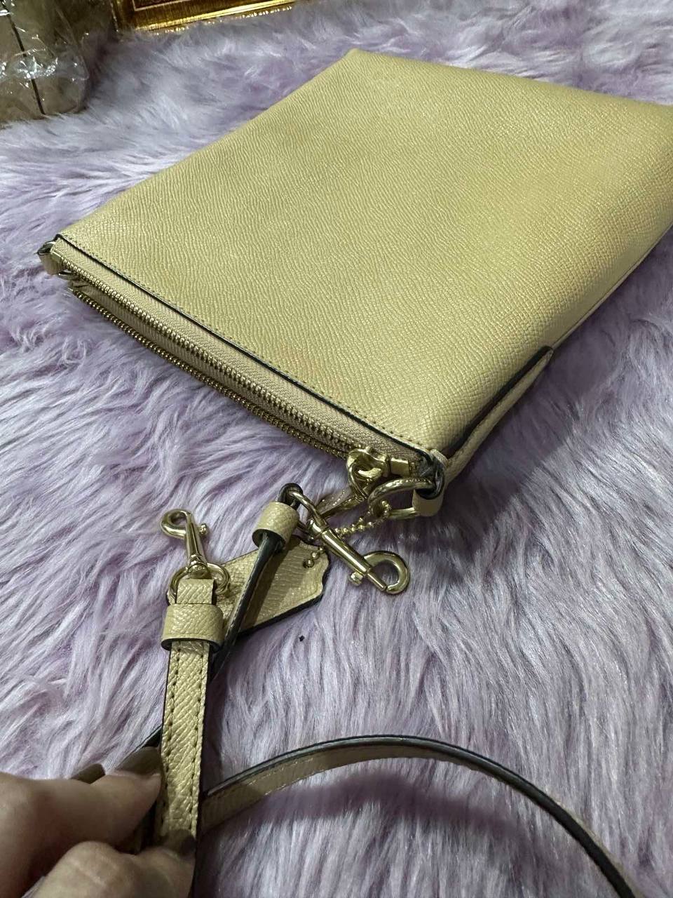 ORIG Preloved Coach Kitt Messenger Slim Bag Beige