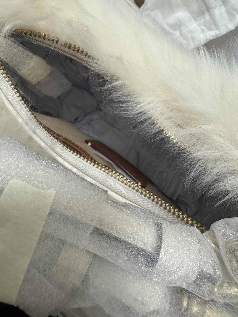 ORIG & IMPORTED Coach RARE RETAIL juliet medium shoulder shearling fur white bag