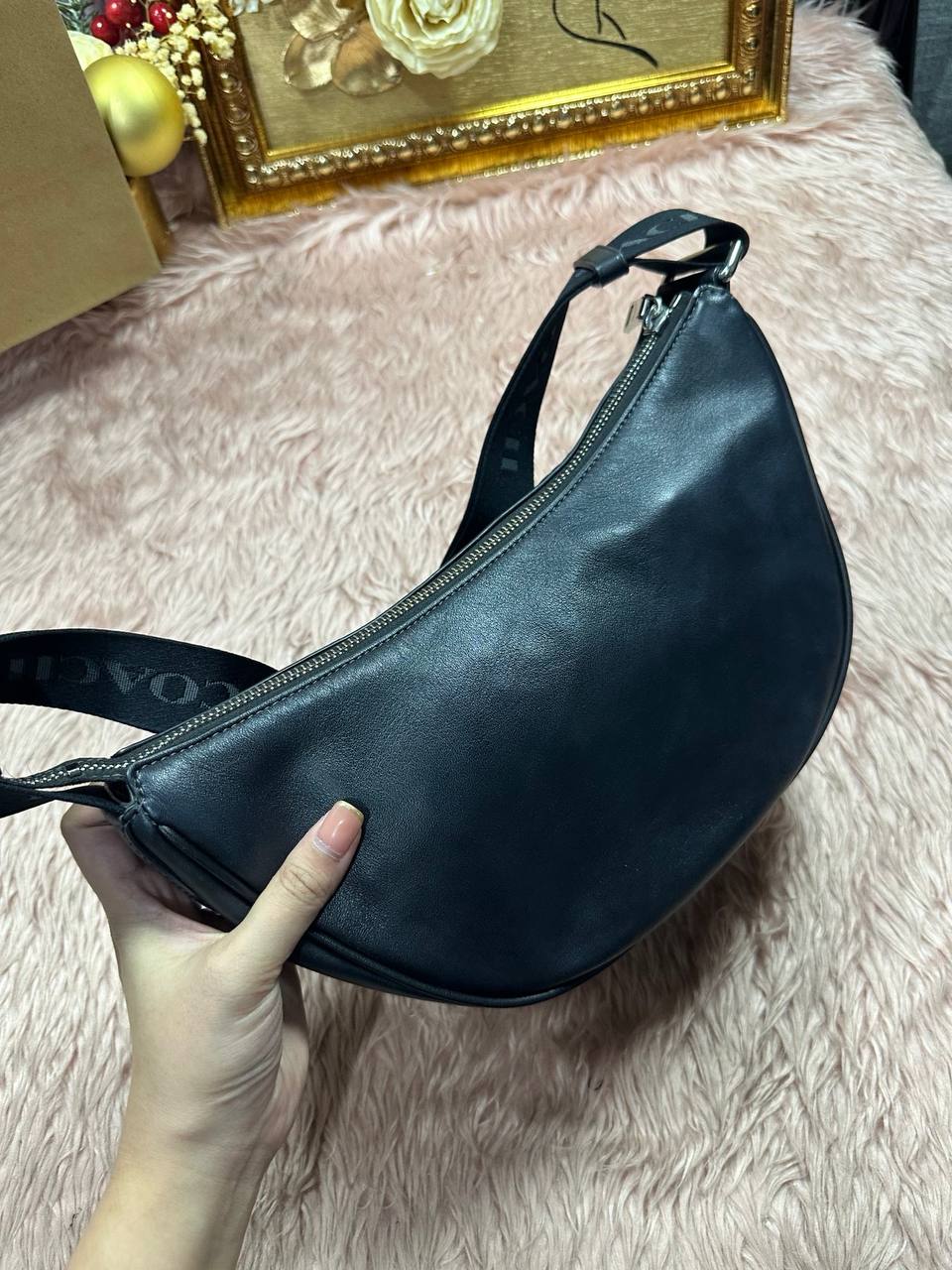 ORIG Preloved COACH Pace Shoulder Black Bag