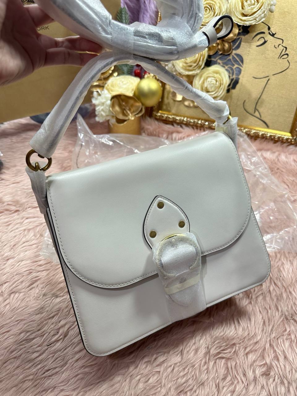 ORIG & IMPORTED COACH Retail Beat Shoulder White Bag
