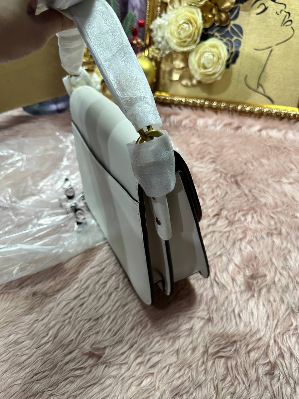ORIG & IMPORTED COACH Retail Beat Shoulder White Bag