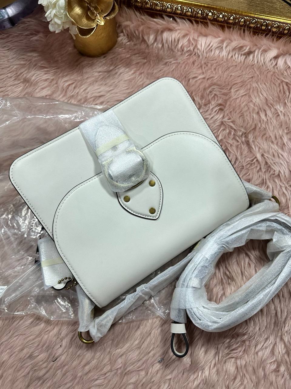 ORIG & IMPORTED COACH Retail Beat Shoulder White Bag