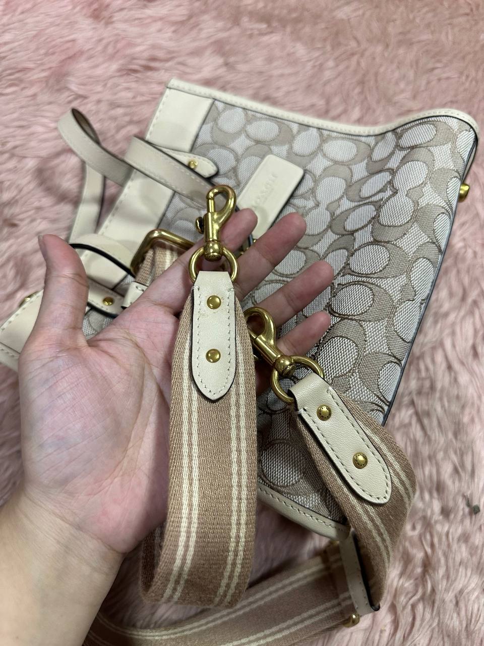 ORIG Preloved COACH Retail Tote Bag Signature Jacquard Field 22 Beige/Ivory