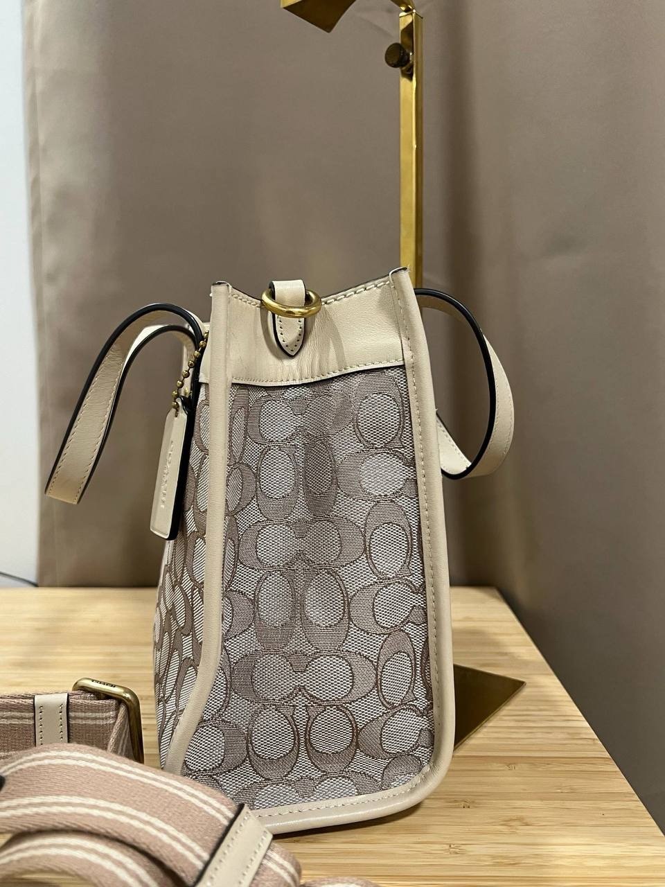 ORIG Preloved COACH Retail Tote Bag Signature Jacquard Field 22 Beige/Ivory