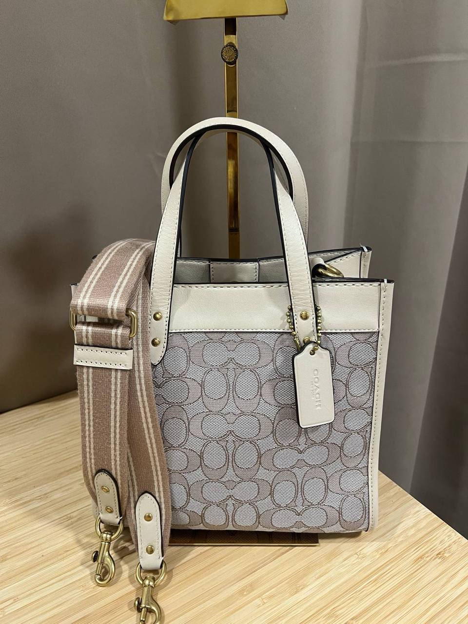 ORIG Preloved COACH Retail Tote Bag Signature Jacquard Field 22 Beige/Ivory