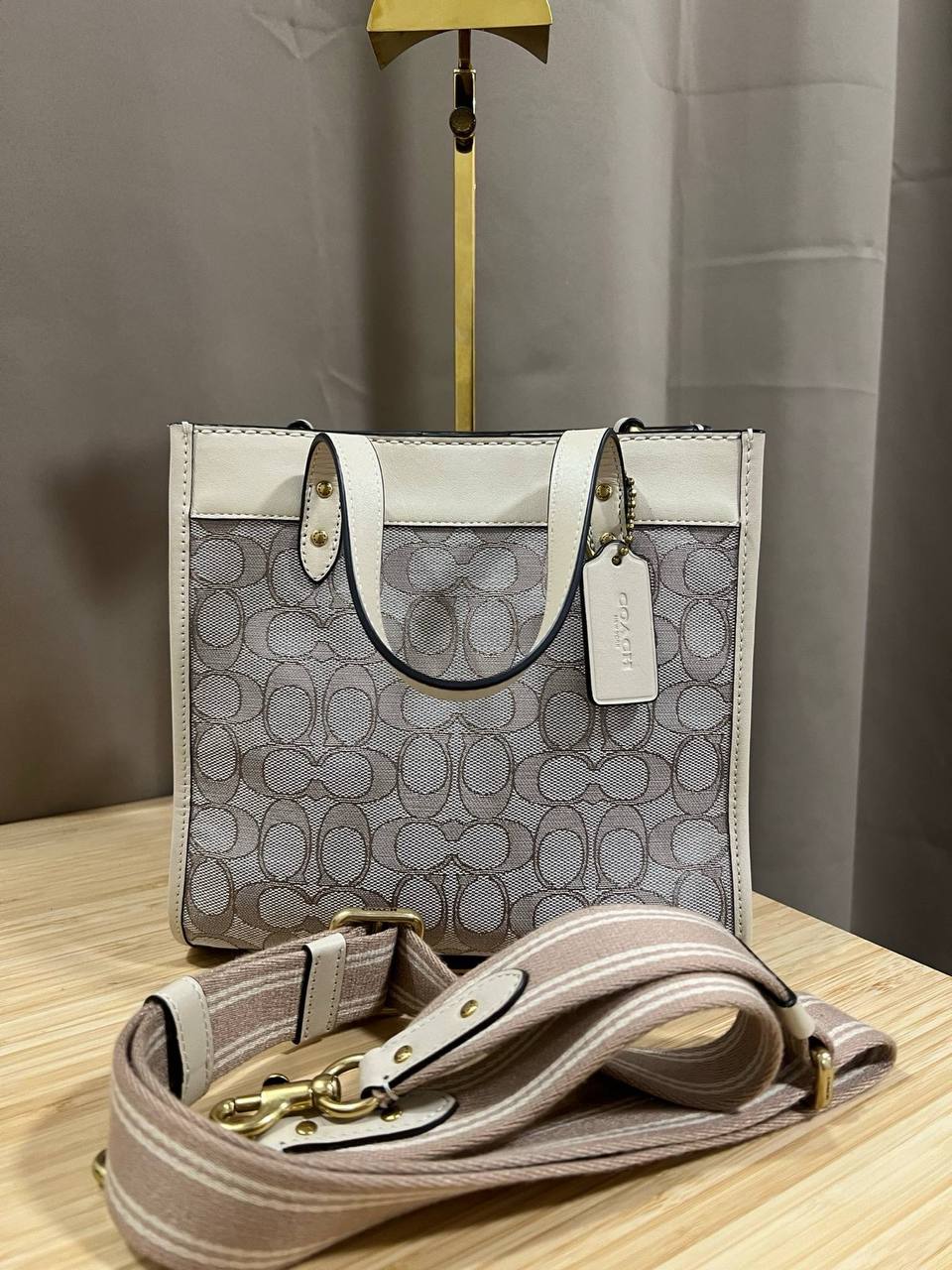 ORIG Preloved COACH Retail Tote Bag Signature Jacquard Field 22 Beige/Ivory
