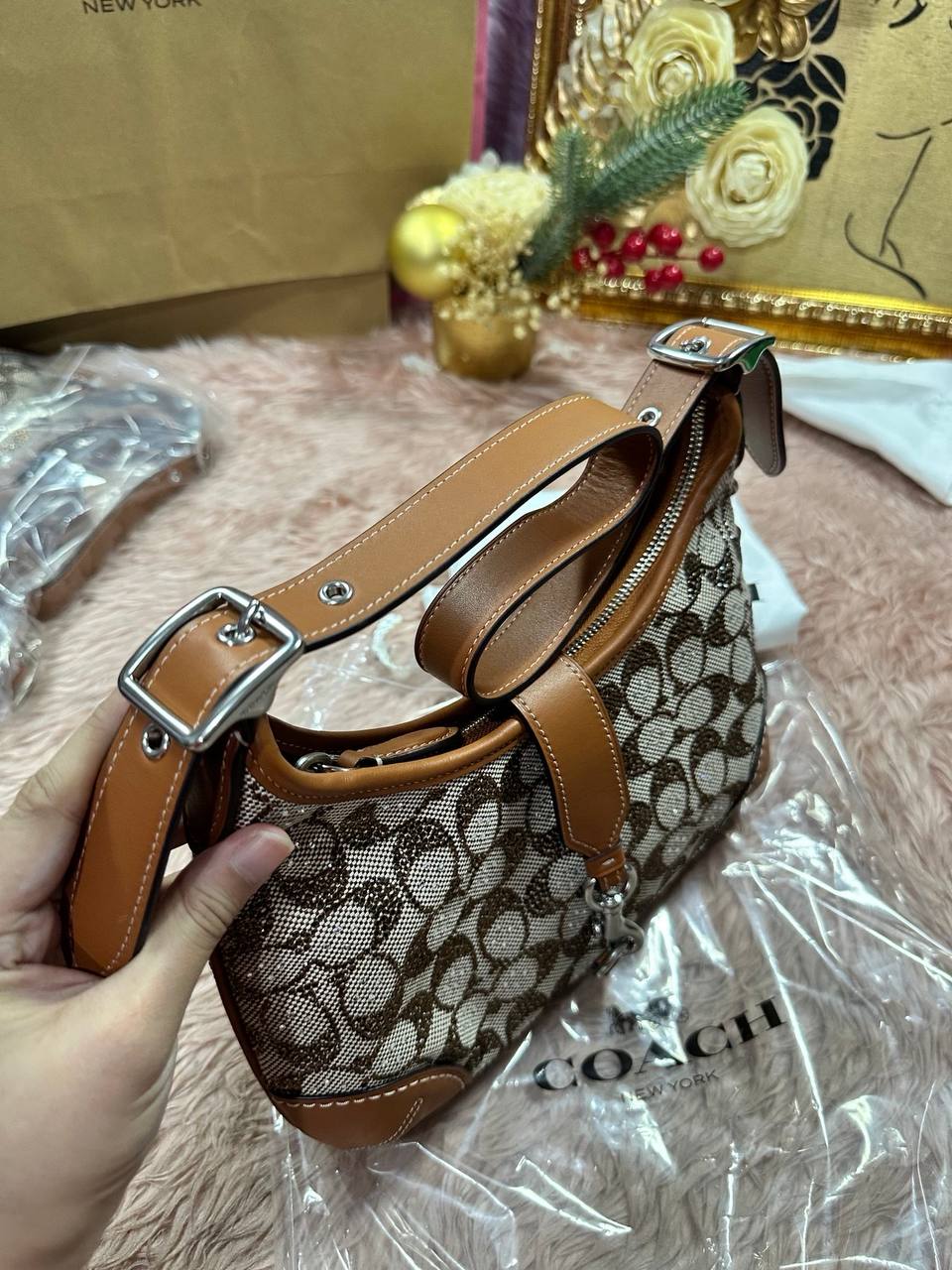 ORIG & IMPORTED COACH Retail Hamptons Hobo Small Shoulder Brown Bag