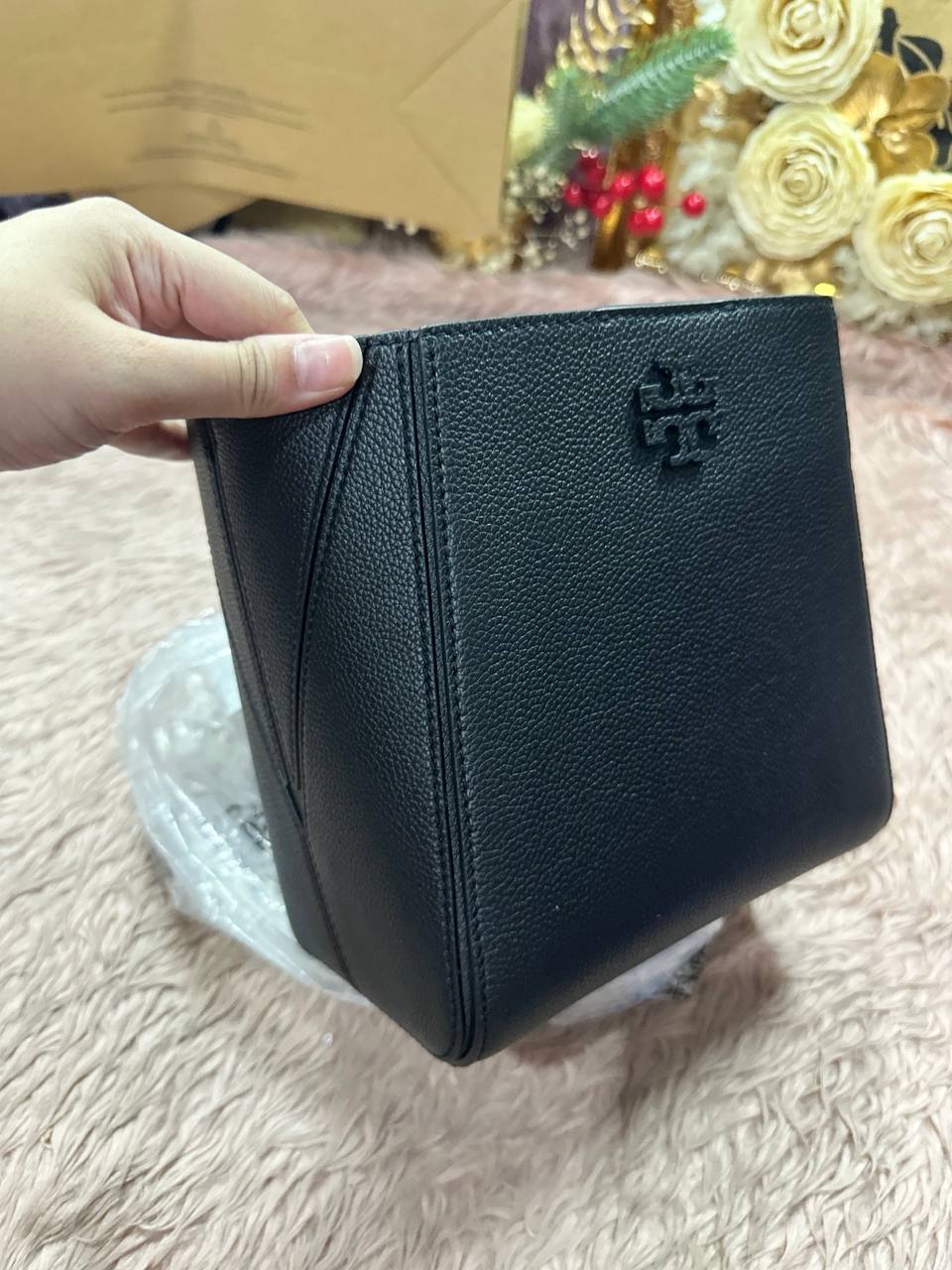 ORIG & IMPORTED Tory Burch TB Small McGraw Bucket Bag Black