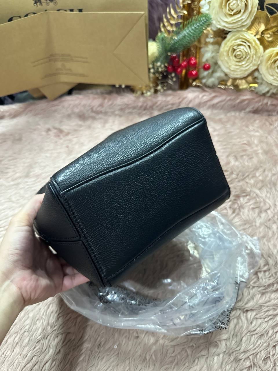 ORIG & IMPORTED Tory Burch TB Small McGraw Bucket Bag Black