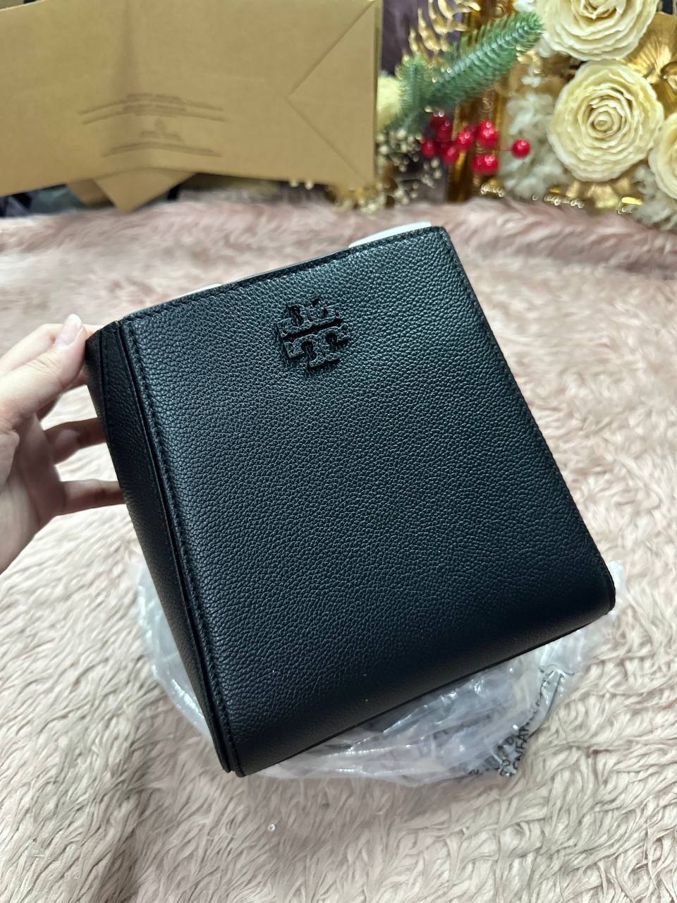 ORIG & IMPORTED Tory Burch TB Small McGraw Bucket Bag Black
