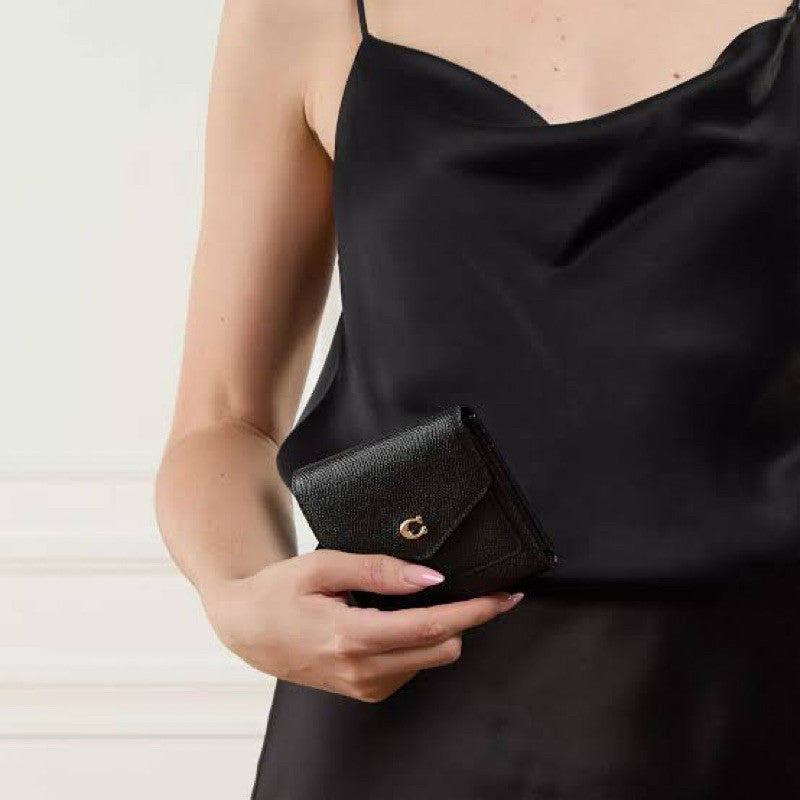 ORIG CCH Retail Wyn Small Trifold Wallet Card Holder Small Wallet