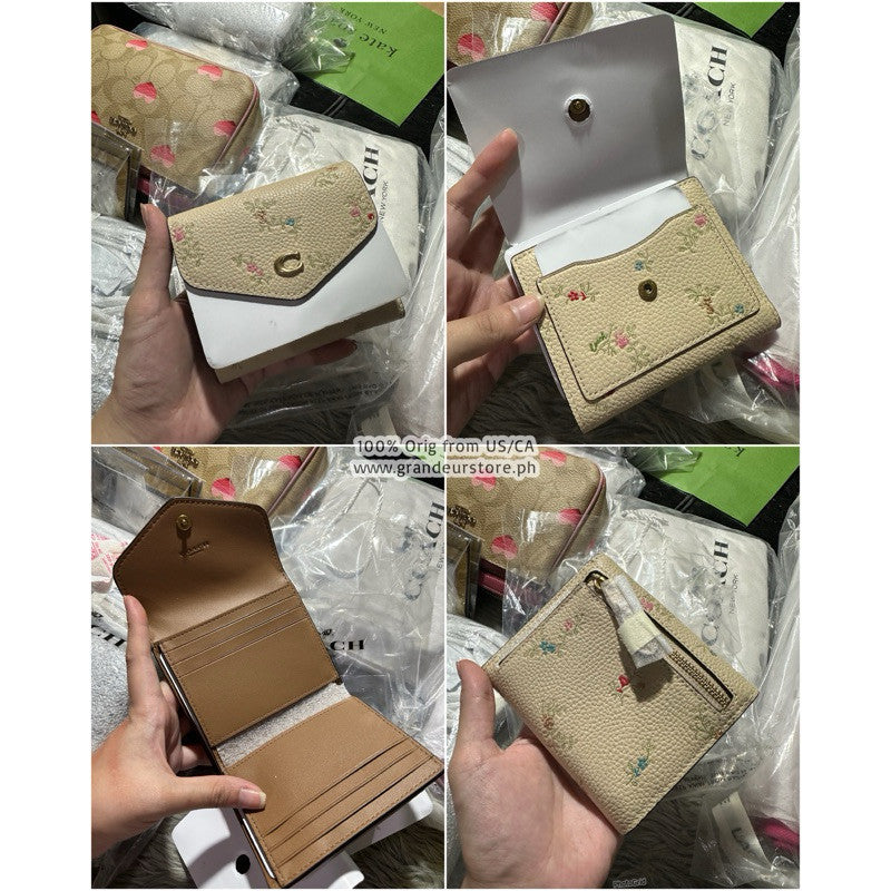 ORIG CCH Retail Wyn Small Trifold Wallet Card Holder Small Wallet