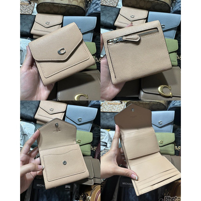 ORIG CCH Retail Wyn Small Trifold Wallet Card Holder Small Wallet