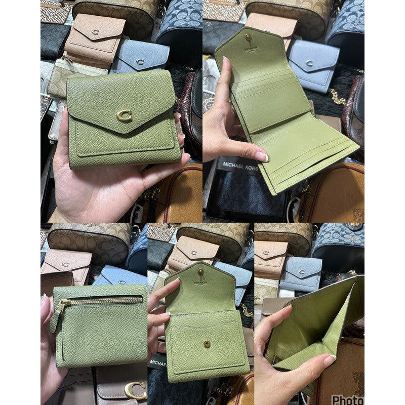 ORIG CCH Retail Wyn Small Trifold Wallet Card Holder Small Wallet