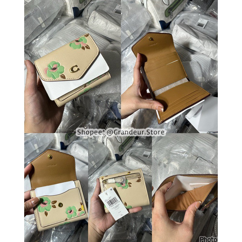 ORIG CCH Retail Wyn Small Trifold Wallet Card Holder Small Wallet