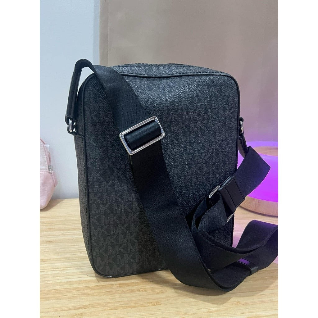 PRELOVED  MK Men's Cooper Crossbody Flight Bag Black