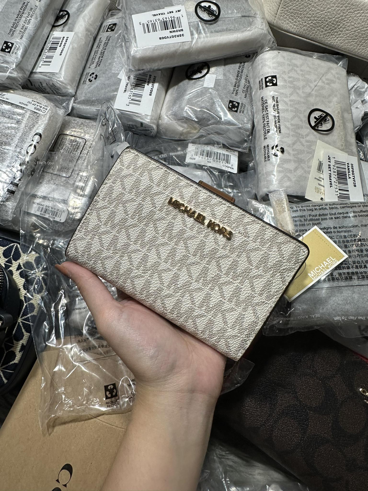 AUTHENTIC/ORIGINAL Michael K0rs MK Medium Signature Logo Wallet