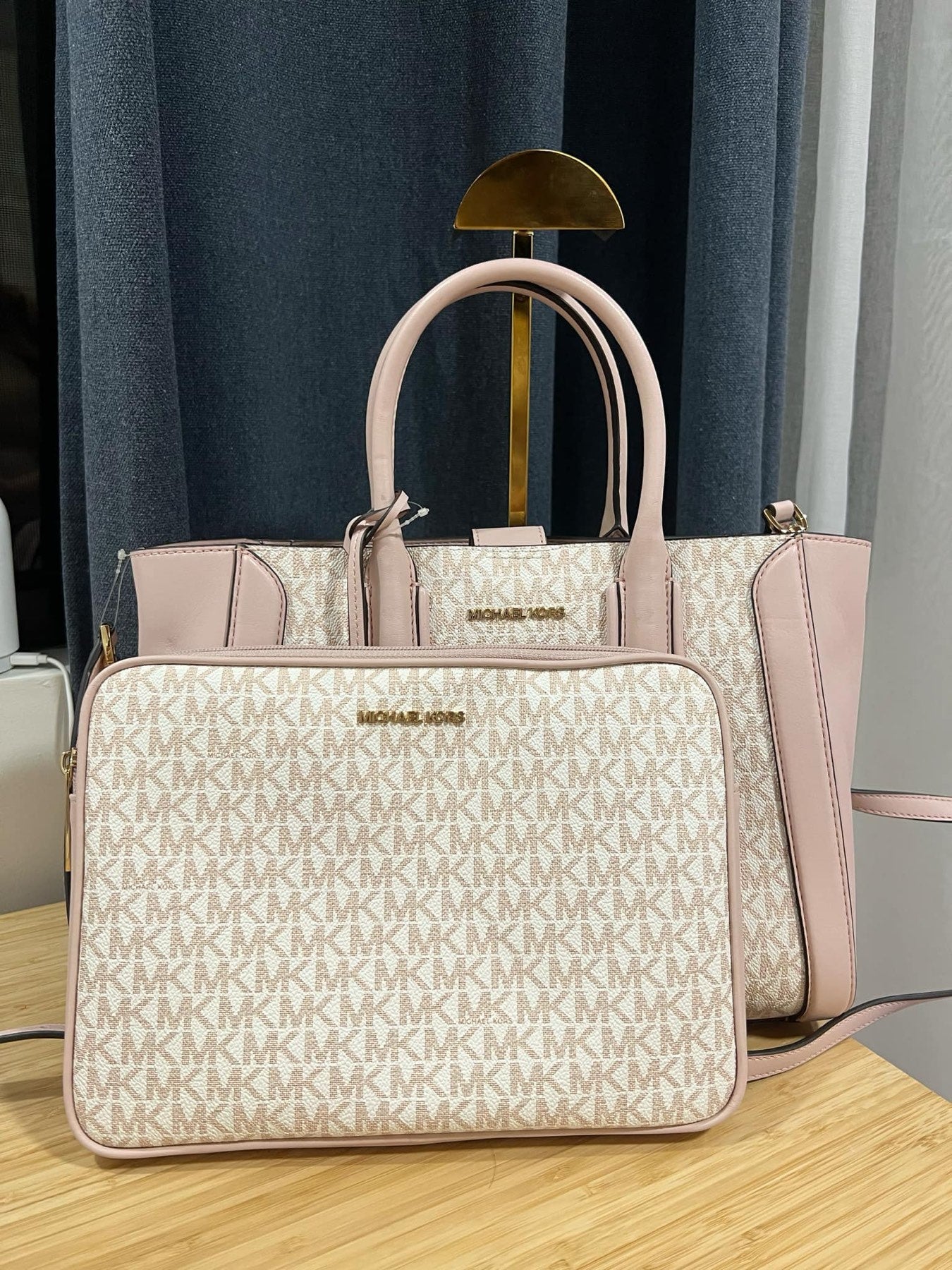 ORIG Preloved MK with Flaw Kali Large Satchel with Ipad Case Tote Shoulder Bag White/Pink