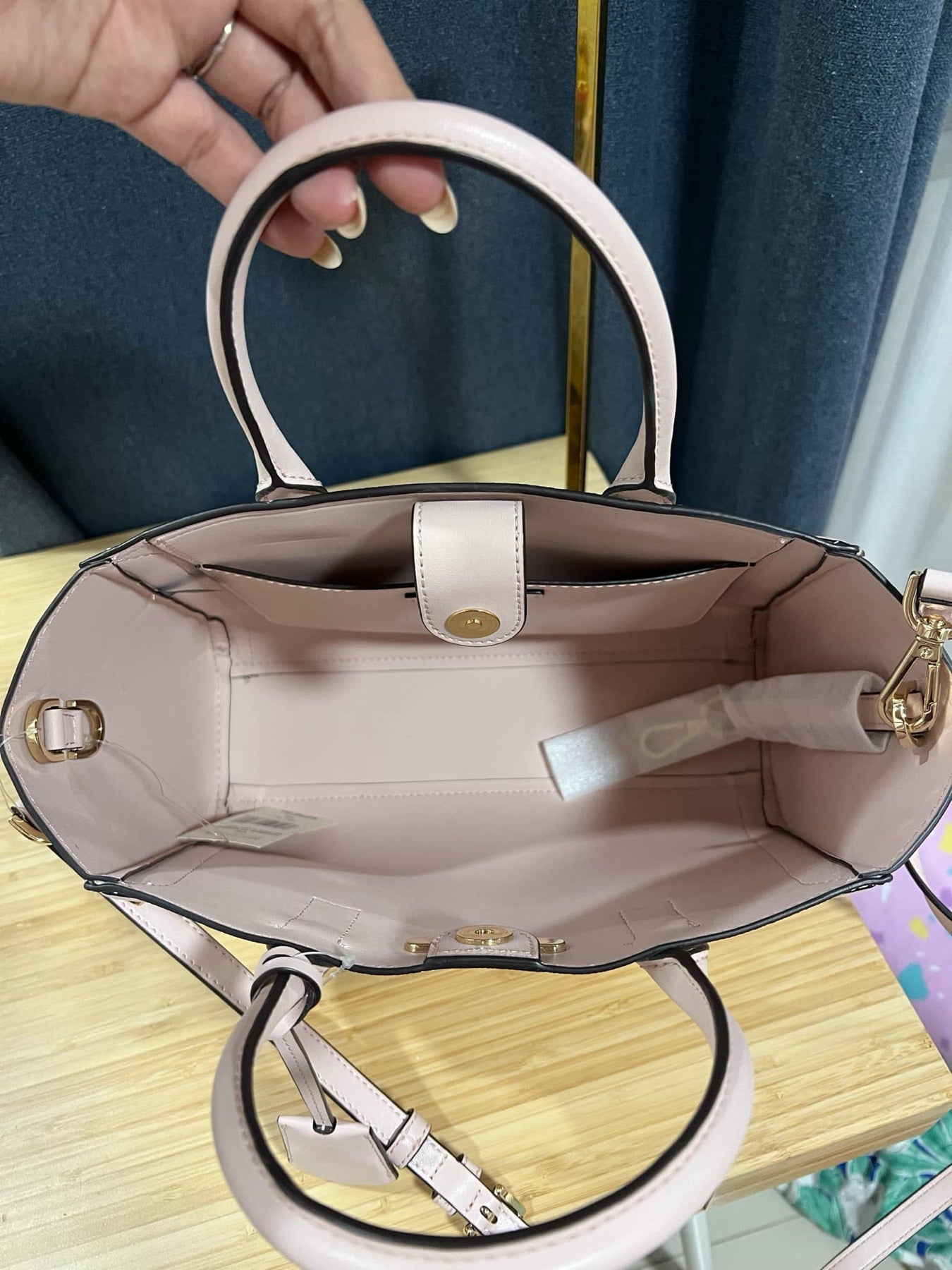 ORIG Preloved MK with Flaw Kali Large Satchel with Ipad Case Tote Shoulder Bag White/Pink