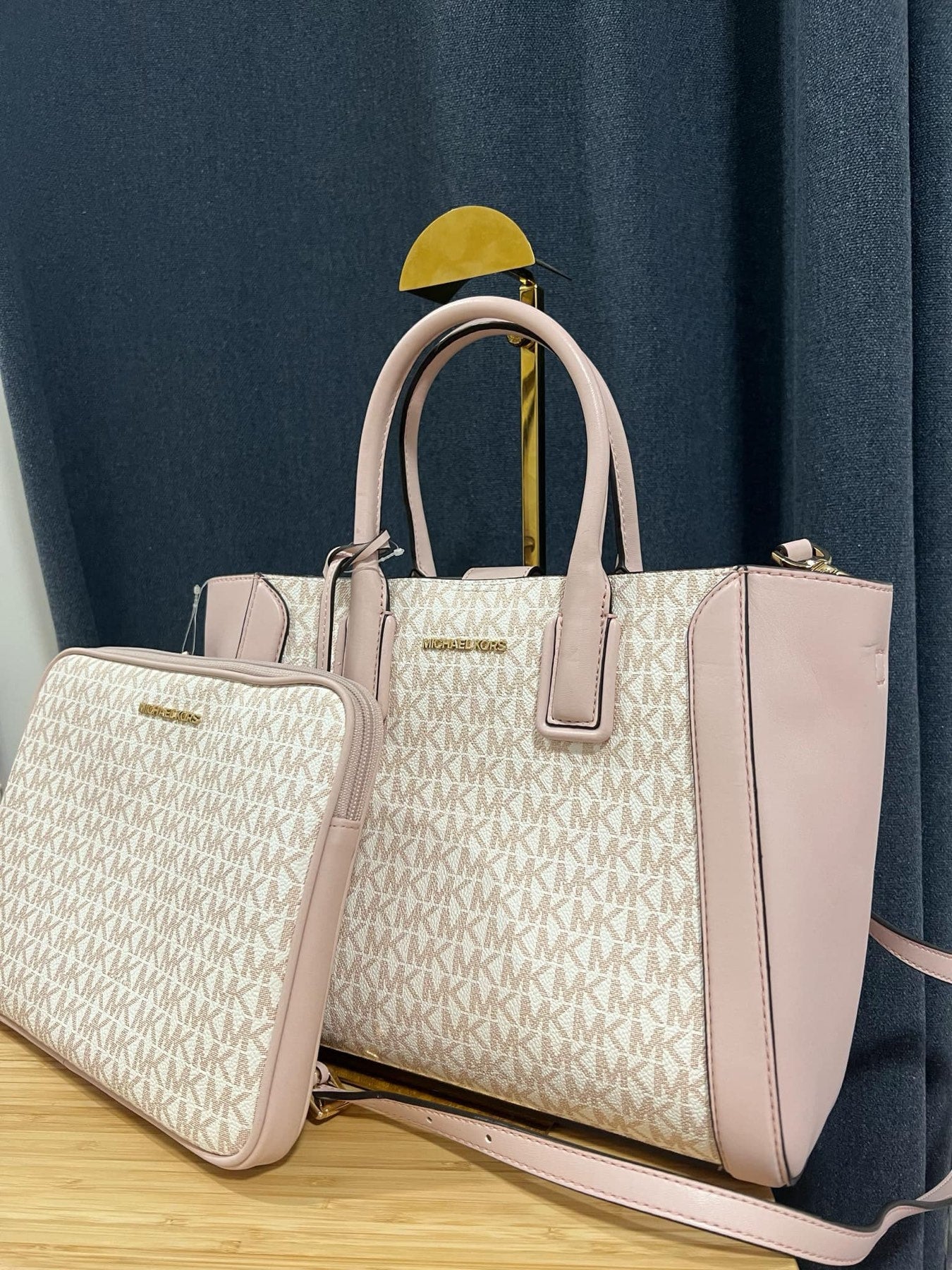 ORIG Preloved MK with Flaw Kali Large Satchel with Ipad Case Tote Shoulder Bag White/Pink
