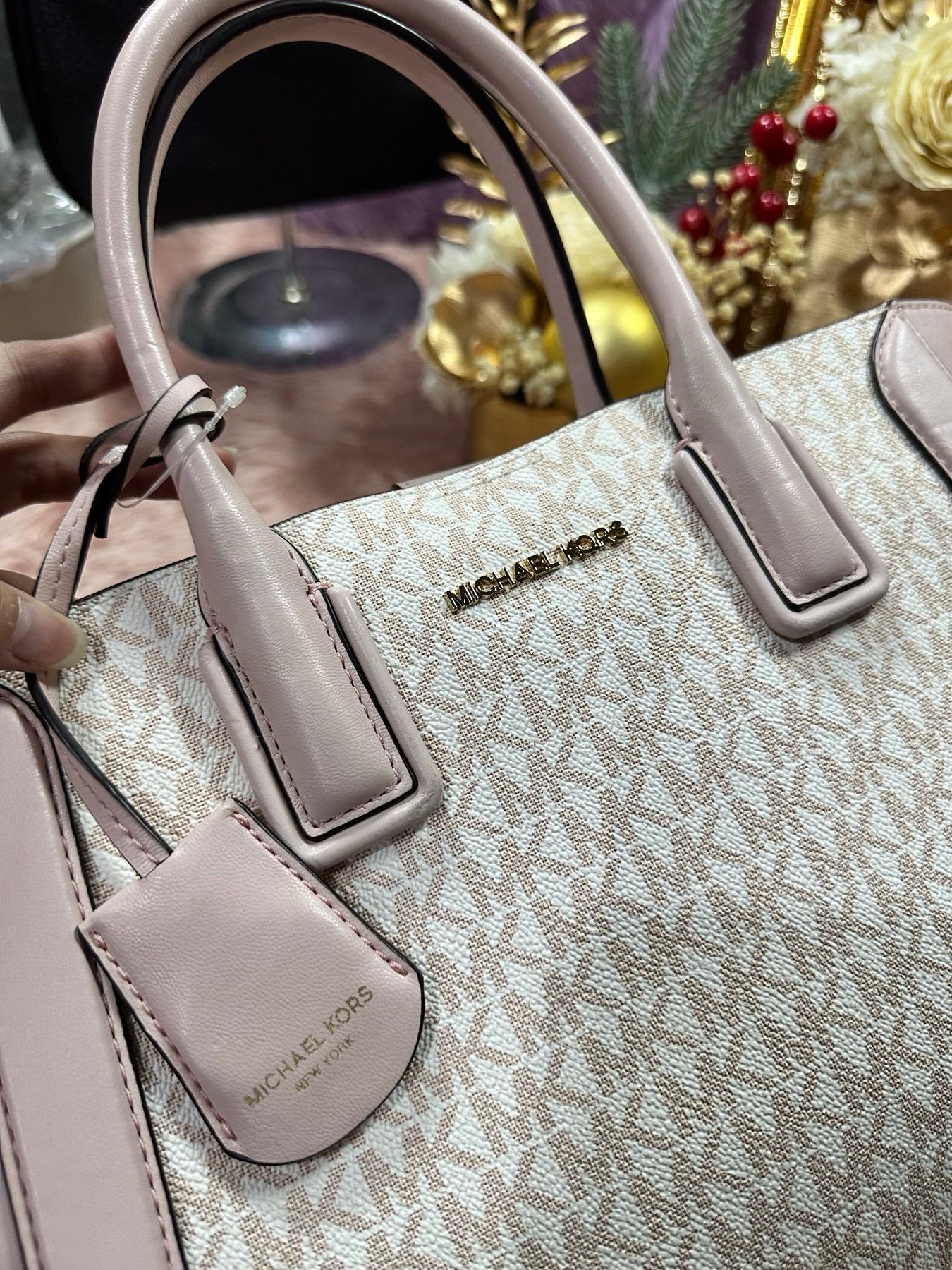 ORIG Preloved MK with Flaw Kali Large Satchel with Ipad Case Tote Shoulder Bag White/Pink