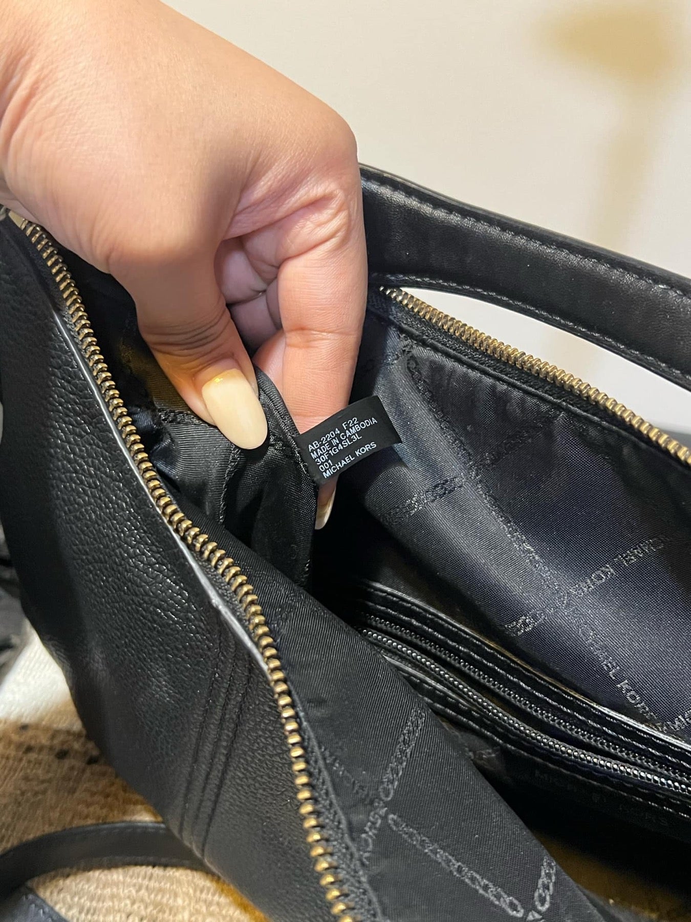 ORIG Preloved MK Sienna Large Logo Shoulder Bag Black