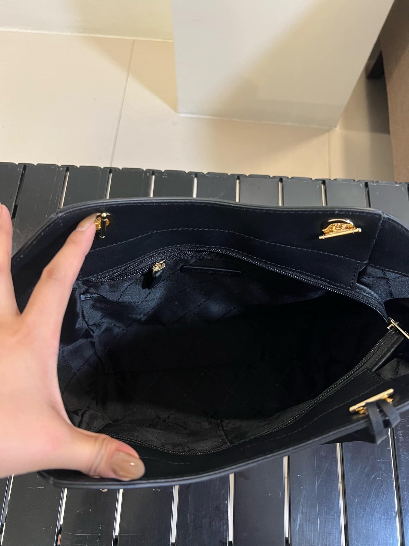 ORIG Preloved MK Jet Set Large Saffiano Leather Shoulder Bag Black