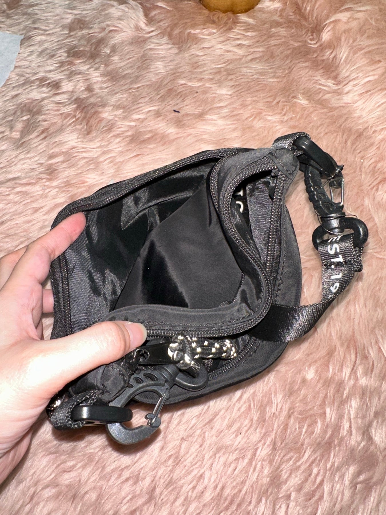 AUTHENTIC/ORIGINAL Preloved Guess Nylon Crossbody Pouch Slim Nylon Bag