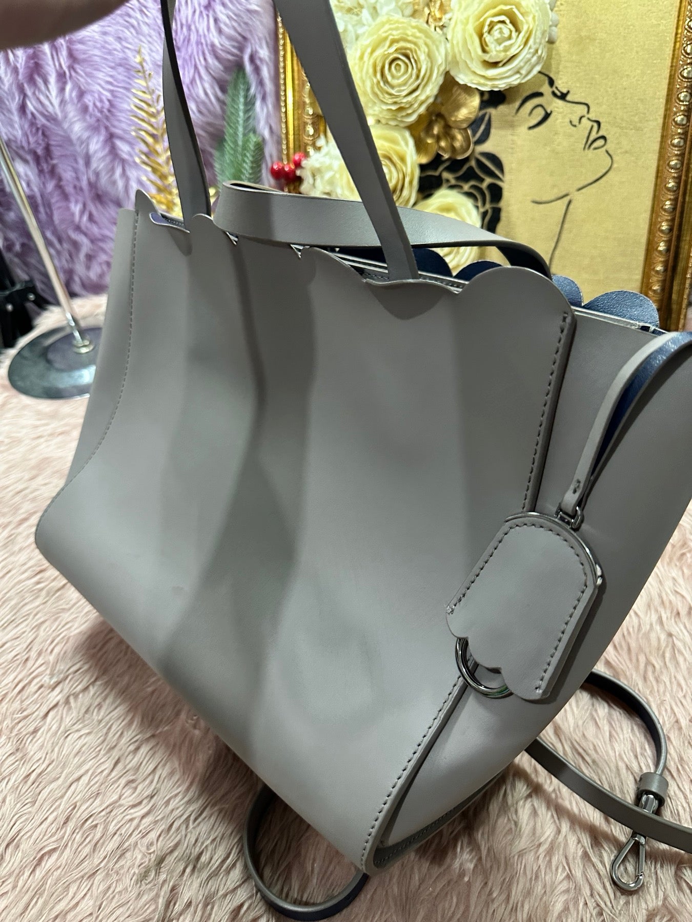 AUTHENTIC/ORIGINAL Preloved KS Magnolia Street Mina Large Tote Gray Bag