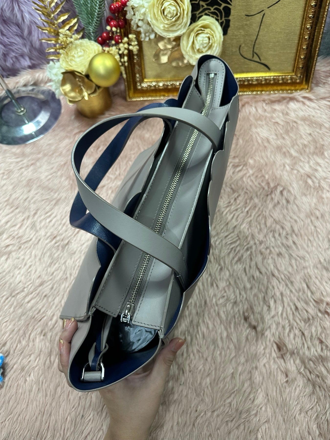 AUTHENTIC/ORIGINAL Preloved KS Magnolia Street Mina Large Tote Gray Bag