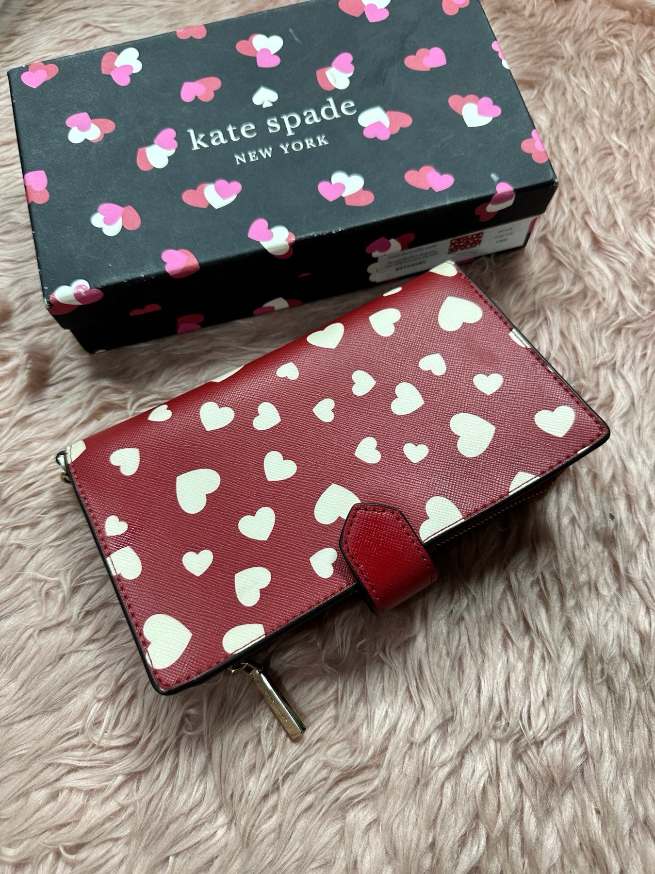 AUTHENTIC/ORIGINAL Preloved KS Staci Heart Pop Printed Boxed Phone Wristlet Red Long Wallet