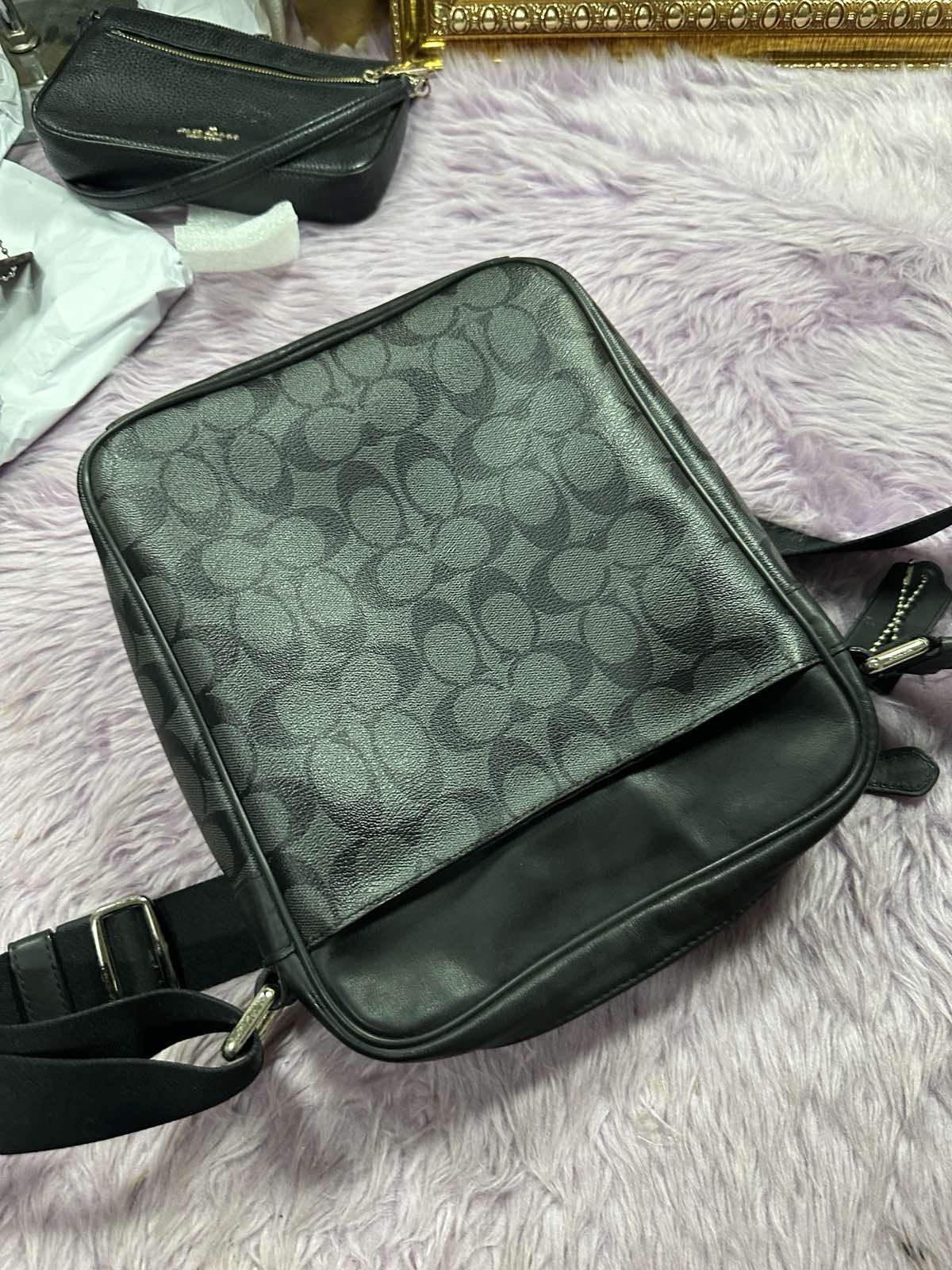 ORIG Preloved Coach Men Charles Flight Signature Crossbody Bag Black