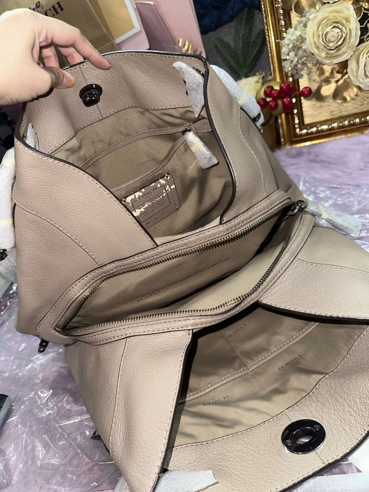 ORIG & IMPORTED Coach Turnlock Edie Shoulder Brown Taupe Bag