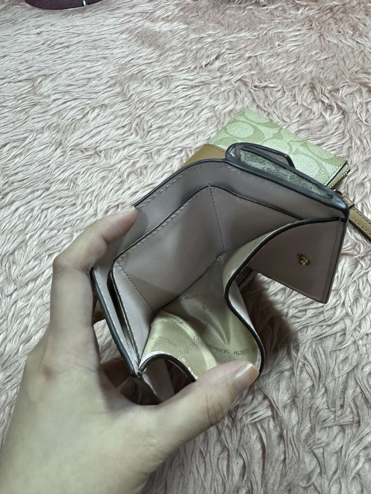 ORIG Preloved Michael Kors Trifold Small White/Pink Wallet