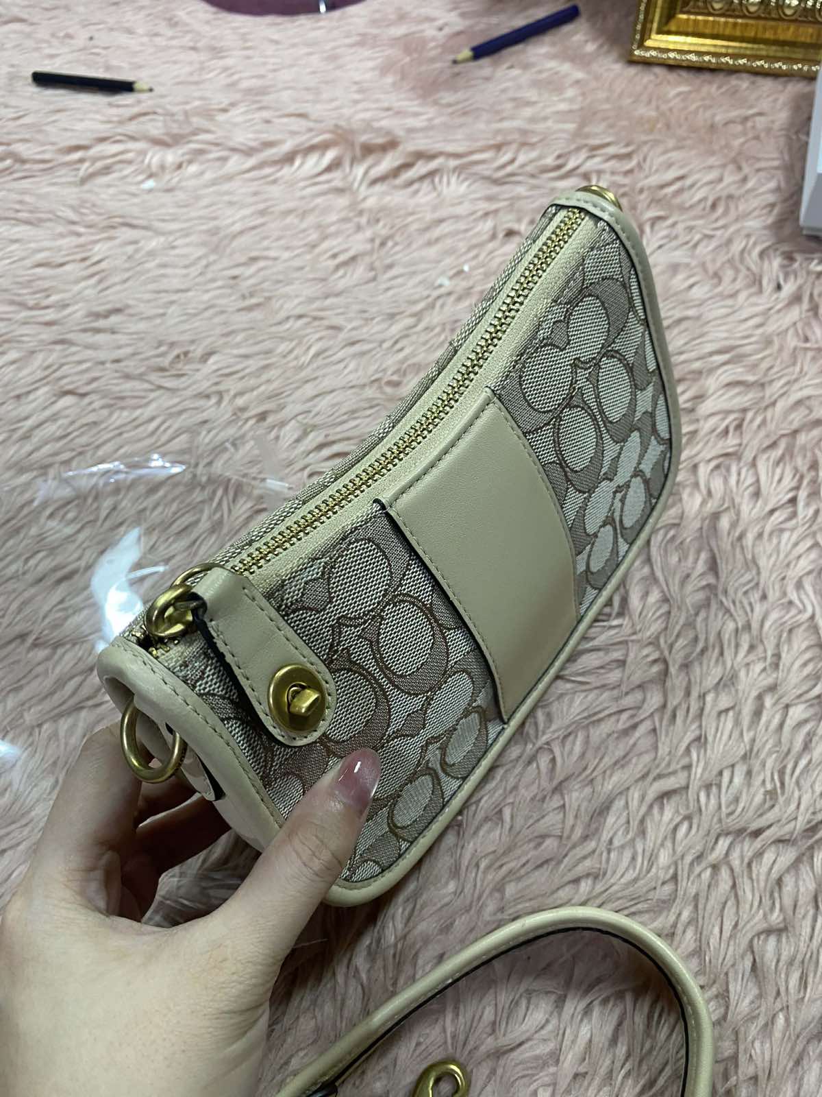 ORIG Preloved Coach Swinger Small Beige Bag 20 In Signature Jacquard