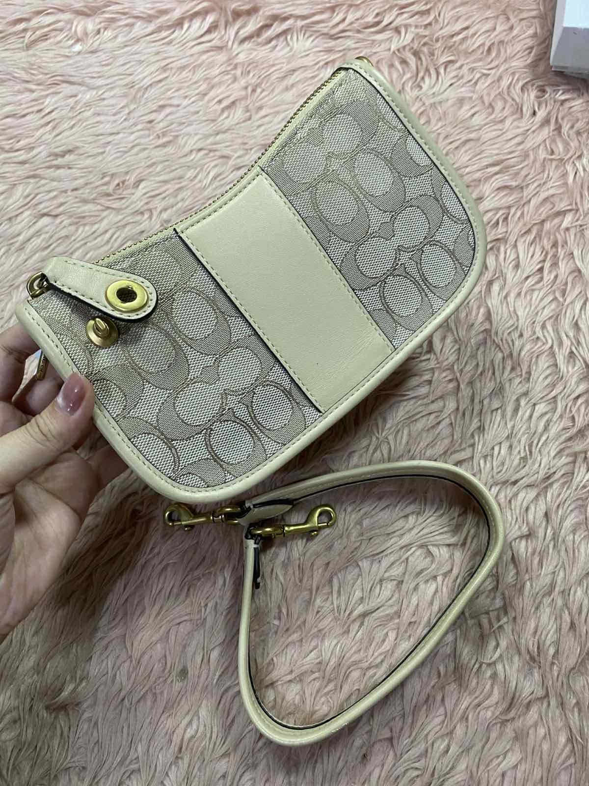ORIG Preloved Coach Swinger Small Beige Bag 20 In Signature Jacquard