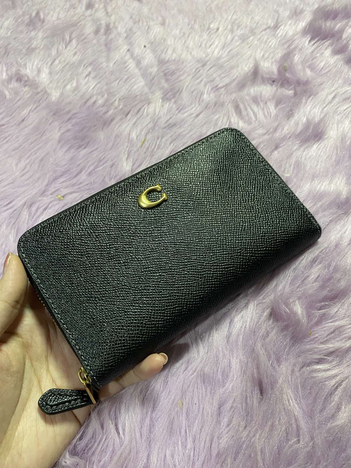 ORIG Preloved Coach Retail Medium Zip Around Black Wallet