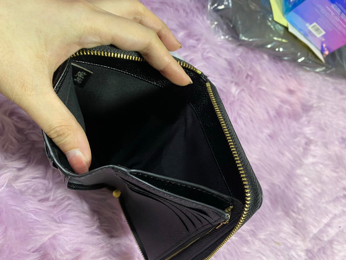 ORIG Preloved Coach Retail Medium Zip Around Black Wallet