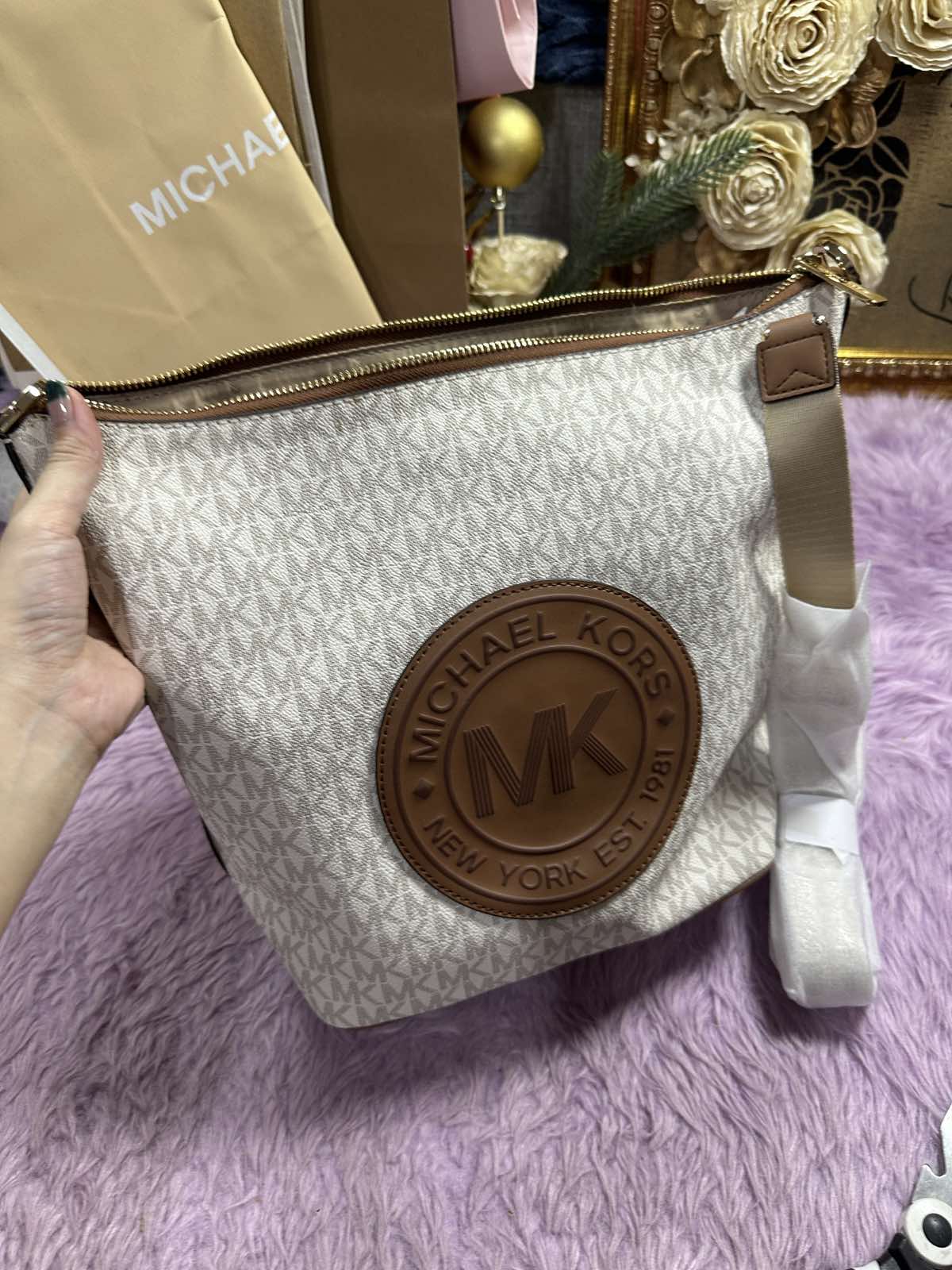 ORIG & IMPORTED Michael Kors MK Fulton Sport Shoulder Bucket Vanilla White Bag